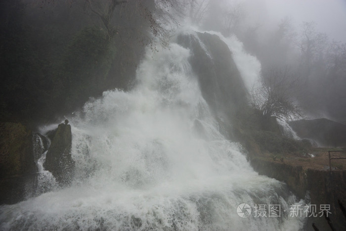 令人惊叹的埃德萨，希腊北部的瀑布