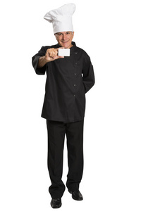 成熟的男人厨师制服竖起大拇指和显示空白名片