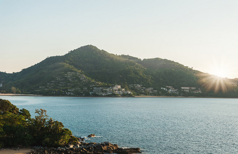 用颜色在黄昏日落海景