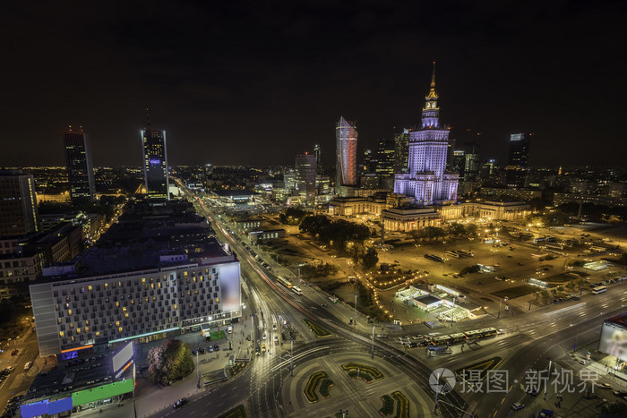 华沙市中心在晚上