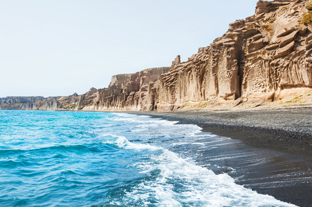 美丽的海滩，与白色的火山和绿松石水