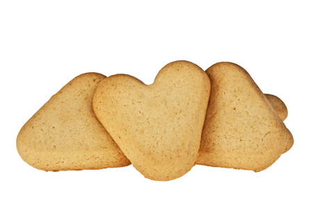 在白色背景上的一颗心的形状的饼干