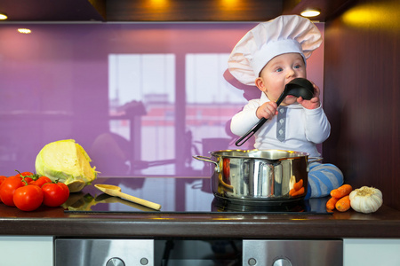 婴儿在子宫里的厨师图片