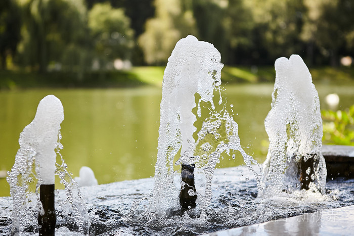 气泡在喷泉的水