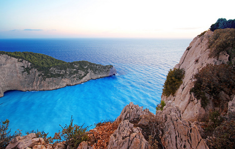 美丽的田园视图 Navagio 海滩沉船在希腊扎金索斯岛上