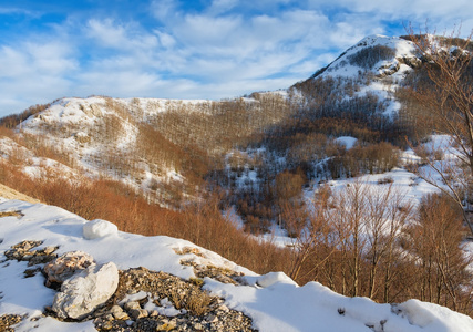 雪山。黑山