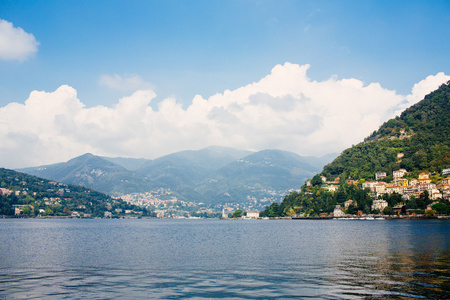 从海岸到科莫湖的景色意大利