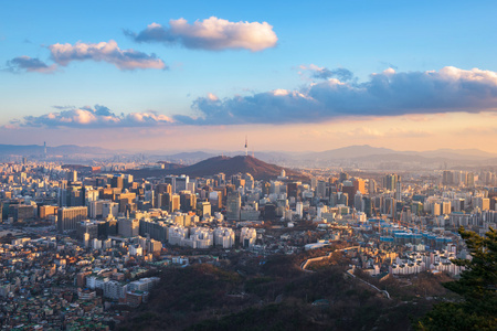 韩国，首尔城市天际线的日落