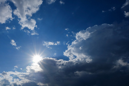 晴朗的天空太阳图片-晴朗的天空太阳素材-晴朗的天空太阳插画-摄图新