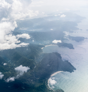 山脉的海岸线