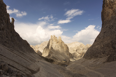 在多洛米蒂山徒步旅行  多洛米蒂山区，Catinaccio  Rosenga