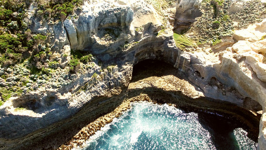 沿大海洋路，澳大利亚获建筑学岩层。标段