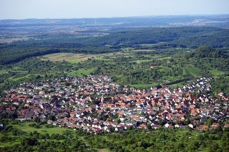Erkenbrechtsweiler 镇的全景