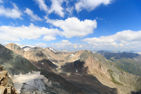 Grossvenediger 的山和奥地利陶恩山 阿尔卑斯山冰川的全景视图