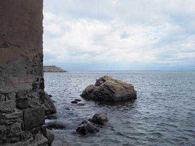 岩石的海上