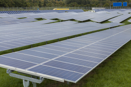 与蓝 siliciom 太阳能电池替代能源领域