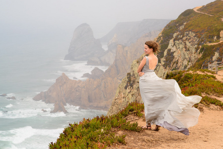 在 cabo da roca 女孩