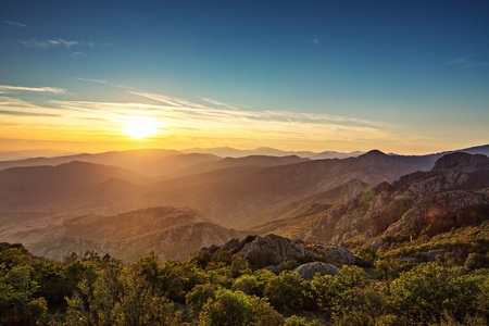 美丽的夕阳在山