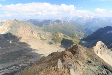 奥地利陶恩山 阿尔卑斯山冰川与大格洛克纳山的全景视图