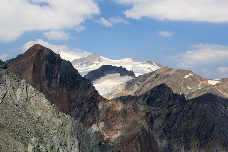 Grossvenediger 的山和奥地利陶恩山 阿尔卑斯山冰川的全景视图