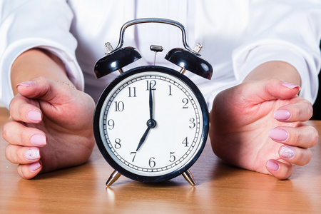 七点钟摄影图 七点钟图片大全 七点钟照片 摄图新视界