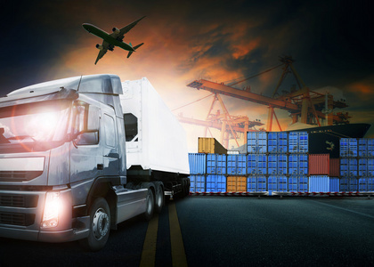 集装箱卡车，船舶在港口及货运货机在交通