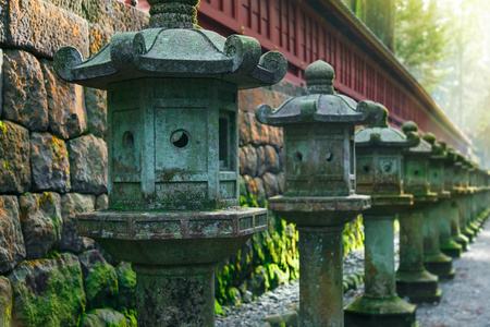 石灯笼在东照宫参拜，导致日本栃木县日光二荒山神社
