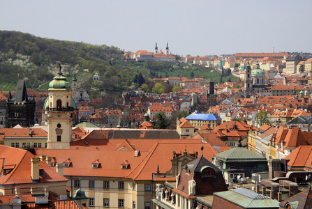 从旧市政厅塔小城 小镇 和和蔼的布拉格，捷克共和国2013 年 4 月 24 日 视图