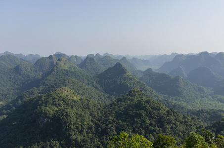 在越南的猫巴国家公园的全景