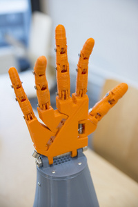 橘黄色的彩色机器人手