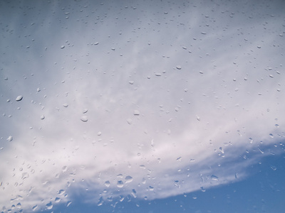 窗口上的雨