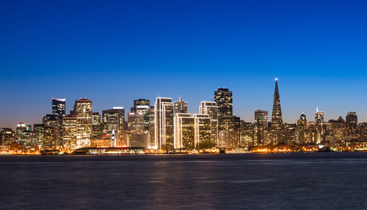 在夜间的 San Francisco