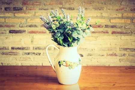 花瓶植物装饰图片