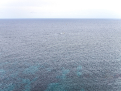 福门特拉岛深蓝色的海