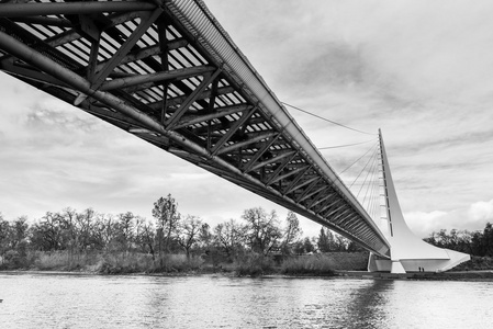 卡拉特拉瓦桥图片