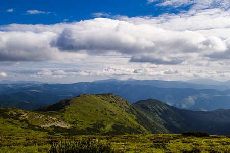 喀尔巴阡山 6 月