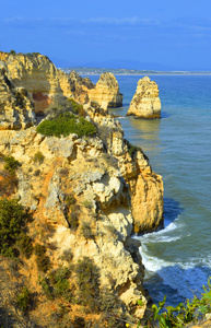 蓬达皮达德欣赏壮观的岩石形成在葡萄牙