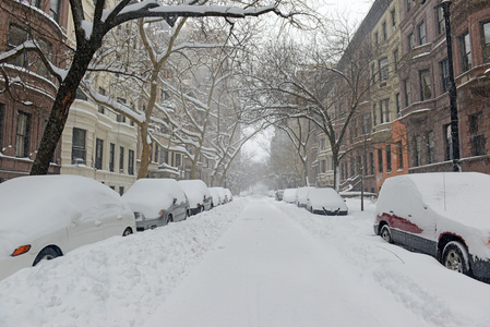 雪覆盖的街道,在纽约曼哈顿照片