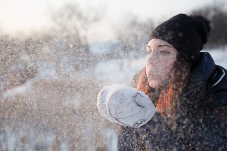 吹雪的女孩