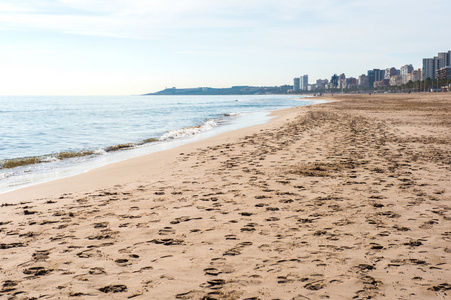 El Campello 海滩。El Campello 是一个小镇上科斯塔布兰卡