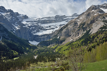 Gavarnie 马戏团泉景观