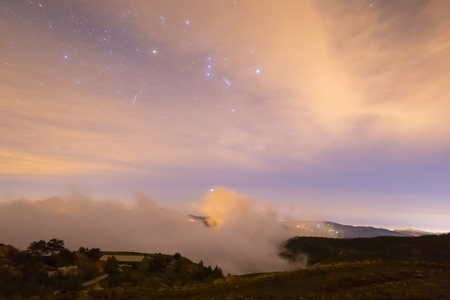 夜晚的天空云朵背景