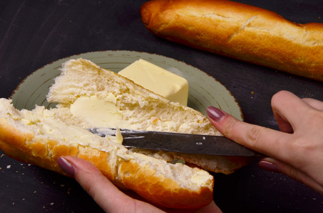 法式面包和黄油