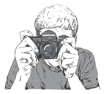 年轻摄影师用相机