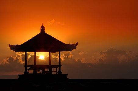在巴厘岛海滩的日落