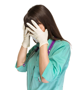 负担过重的女医生,在胁迫下上白, 孤立照片