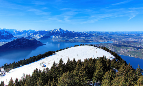 在冬天从山 Rigi 查看