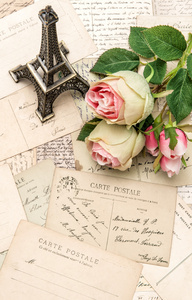 玫瑰 老式明信片和纪念品巴黎艾菲尔铁塔