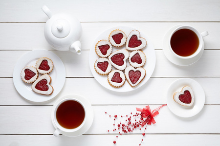 用茶壶做情人节的心形饼干图片