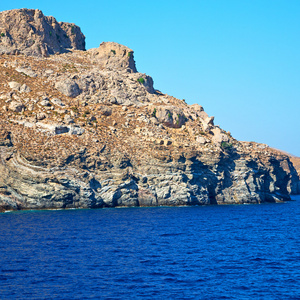 从船上海洋和天空在地中海希腊圣托里尼